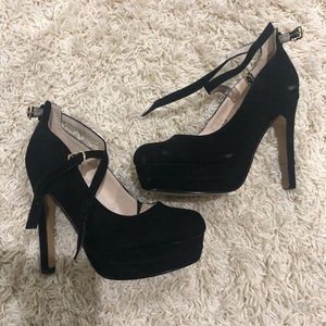 Black high heels 👠